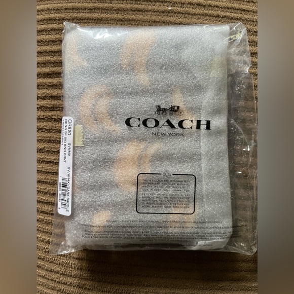 Coach Corner Zip Wristlet In Signature Canvas With Banana Print nwt - Picture 4 of 5